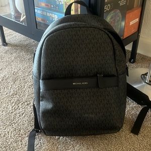 Michael kors unisex backpack. Used only twice it does not have any deformations